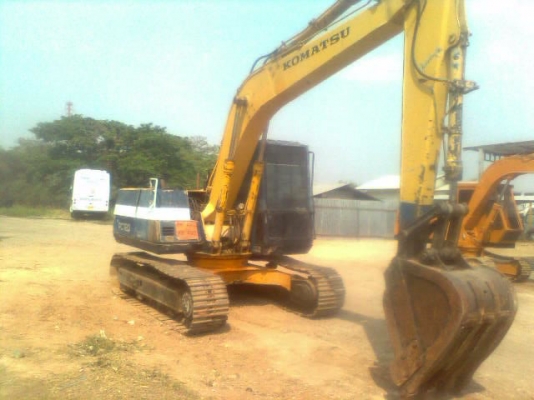 KOMATSU PC 120-5 เอกสารเล่มทะเบียนครบ รถสภาพดีพร้อมทำงานได้เลยครับ เครื่องเดิมปั๊มพเดิมทำงานไม่มีโหลด ภายในเก๋งคอนโทรลยาวควบคุมง่าย บูมอาร์มสวยไม่มีปะ ช่วงล่างเอวแน่นดี โรลเลอร์ โซ่บูทใบแทรกหนาดีประมาณ 60\% พร้อมใช้งานได้เลย ราคาต่อรองได้ครับ