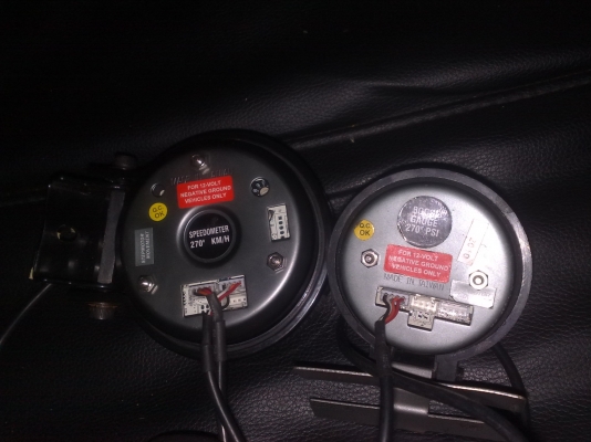 ขายไมล์เข็มไฟฟ้ามีชิพไลท์ในตัวกับเกจ์วัดบู๊ชเทอโบspeedometer