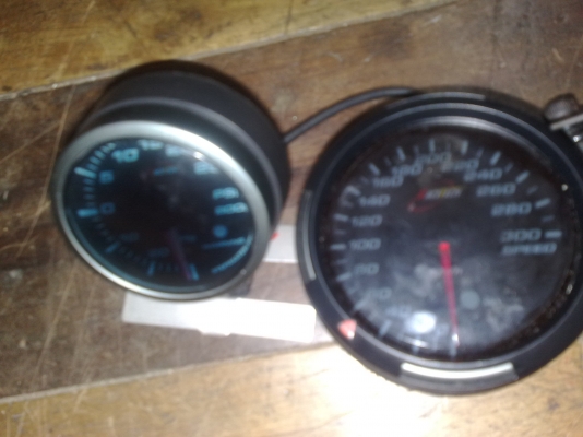 ขายไมล์เข็มไฟฟ้ามีชิพไลท์ในตัวกับเกจ์วัดบู๊ชเทอโบspeedometer