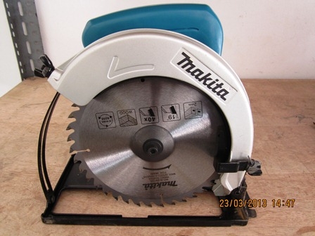 MAKITA 5806B เลื่อยวงเดือน 185mm(7-1/4") 1050W