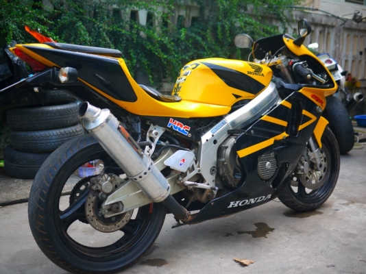 ขาย Cbr400 ทะเบียนแท้ พร้อมของแต่งโดนๆ ท่อสูตรโยชิมูระ95000โทร0803355484