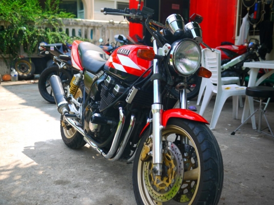 ขาย Yamaha xjr สภาพสวยกริ๊ป พร้อมท่อสูตรเสียงหวานๆ 55000โทร0803355484