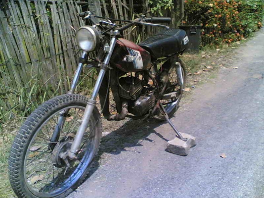 ขาย SUZUKI TS125 เล่มทะเบียน(ยังไม่ได้ตามชุดโอน)ขาย 3900 บาท ขาย SUZUKI TS125 เล่มทะเบียน(ยังไม่ได้ตามชุดโอน)ขาย 3900 บาท