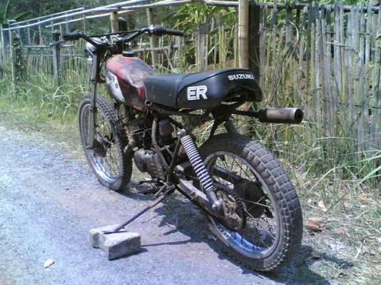 ขาย SUZUKI TS125 เล่มทะเบียน(ยังไม่ได้ตามชุดโอน)ขาย 3900 บาท ขาย SUZUKI TS125 เล่มทะเบียน(ยังไม่ได้ตามชุดโอน)ขาย 3900 บาท