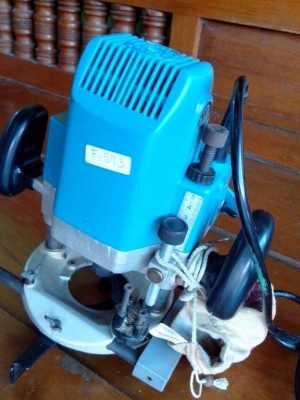 ขายเครื่องฉลุไำม้(Router) มือสอง ขนาด 1/2"ขายถูก ขายเครื่องฉลุไำม้(Router) มือสอง ขนาด 1/2"ขายถูก