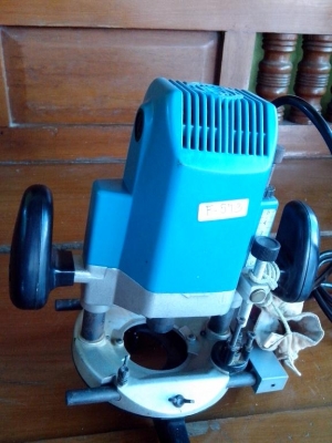 ขายเครื่องฉลุไำม้(Router) มือสอง ขนาด 1/2"ขายถูก ขายเครื่องฉลุไำม้(Router) มือสอง ขนาด 1/2"ขายถูก