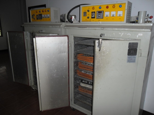 ขายตู้อบสีครับมือสองเพิ่งใช้ได้ 6 เดือน   ราคาต่อรองได้ครับ