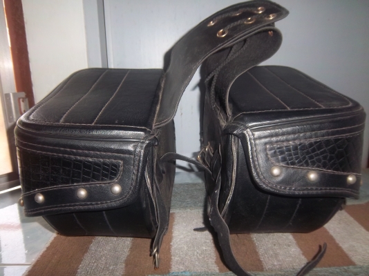 ขายกระเป๋าหนังใส่ท้ายมอเตอร์ไซด์//ขายให้พี่ที่ในเมืองระยองเรียบร้อยแล้วครับ