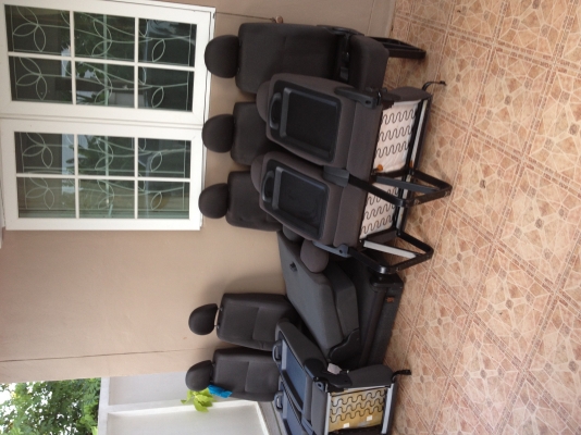 ขายด่วนคับ เบาะรถตู้ คอมมิวเตอร์ตัวใหม่ เดิม 4แถว 13ที่นั่ง 5000