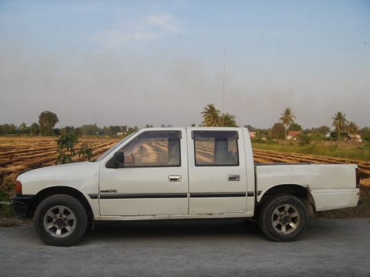 รถกระบะ  4  ประตู