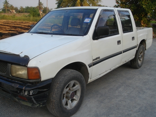 รถกระบะ  4  ประตู