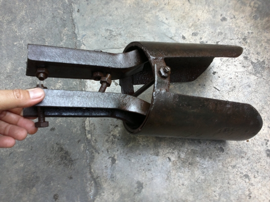 จอบขุดคุ่ หรือมือผีนั่นแหละครับ