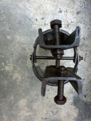 จอบขุดคุ่ หรือมือผีนั่นแหละครับ