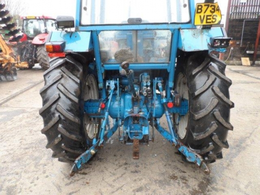 รถไถฟอร์ด 6610