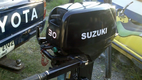 Suzuki DT30 2สูบ1คาร์บู สตาร์ทไฟฟ้า สภาพเกือบใหม่ ขาย 50000 บาท