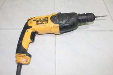 สว่านโรตารี่ Dewalt รุ่น D25013 ทำงาน 3 ระบบ สภาพพร้อมใช้งานครับ