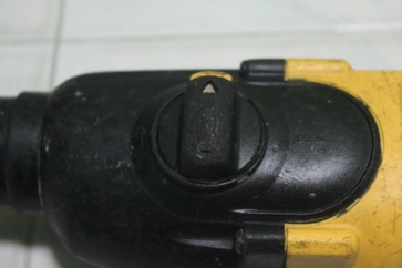 สว่านโรตารี่ Dewalt รุ่น D25013 ทำงาน 3 ระบบ สภาพพร้อมใช้งานครับ