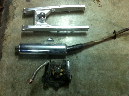 .ขออนุญาตขายอะไหล่sonicอาร์ม 450หม้อน้ำ300 ท่อ250 กล่องnsr600กล่องเซอปิโก้500 โช๊ค650แคร่่้งเคร้ื่อง250