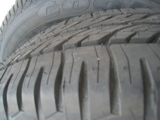 ขายกะทะล้อ Honda jazz ขอบ15 4/100 +ฝาครอบ + ยางปลายปี12 ( 081-3747940)