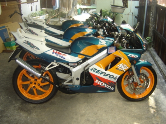 NSR150SP สวยมาก มี 4 คัน 4 ราคา 30000 บาท มี 1 คัน 35000 มี 1 คัน 37000 มี 1 คัน 39000 มี 1 คัน  ต่อรองราคาได้ ครับ สนใจ ติดต่อ ฝ่ายขาย คุณ เจ ครับ โทร 0808051985 ไปรษรีย์ ยานนาวา  ตรง ข้ามปั้มเซลล์ กทม