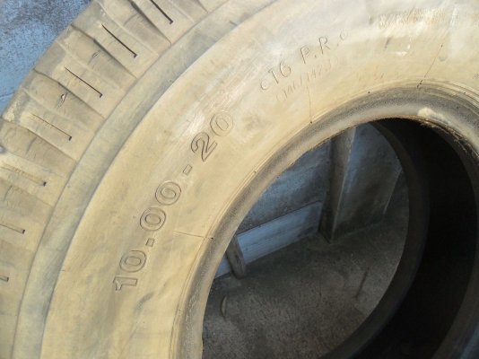 ยาง 10.00-20 สวยๆ 1คู่ ยาง 10.00-20 สวยๆ 1คู่