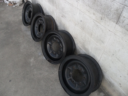 ล้อกะทะ 15นิ้ว 6รู มีคิ้ว เพลาลอย 4 วง