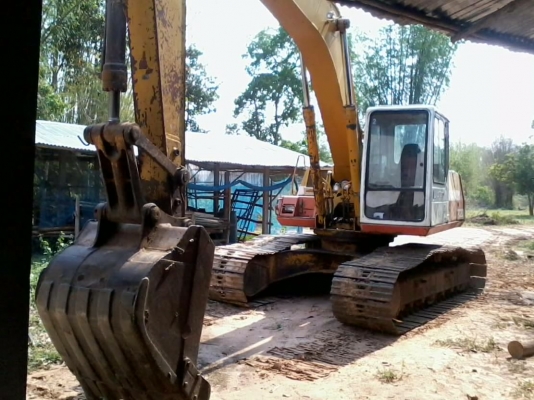 KOMATSU PC 200-5 คอนโทรลสั้น ไฟฟ้าหน้าจอครบพร้อมใช้งานได้เลย เครื่องเดิมปั๊มเดิมทำงานเร็วไม่มีโหลด ภายในเก๋งครบ คอนโทรลสั้น แอร์เย็น ช่วงล่างดีประมาณ 70\% พร้อมทำงานได้เลย เอกสารสัญญาซื้อขาย ราคาต่อรองได้ครับ