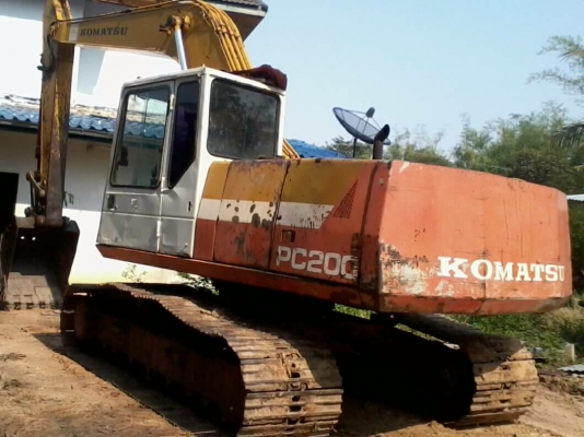 KOMATSU PC 200-5 คอนโทรลสั้น ไฟฟ้าหน้าจอครบพร้อมใช้งานได้เลย เครื่องเดิมปั๊มเดิมทำงานเร็วไม่มีโหลด ภายในเก๋งครบ คอนโทรลสั้น แอร์เย็น ช่วงล่างดีประมาณ 70\% พร้อมทำงานได้เลย เอกสารสัญญาซื้อขาย ราคาต่อรองได้ครับ