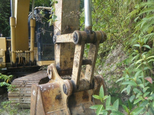 รถแบคโฮ ยี่ห้อ CAT รุ่น 311B