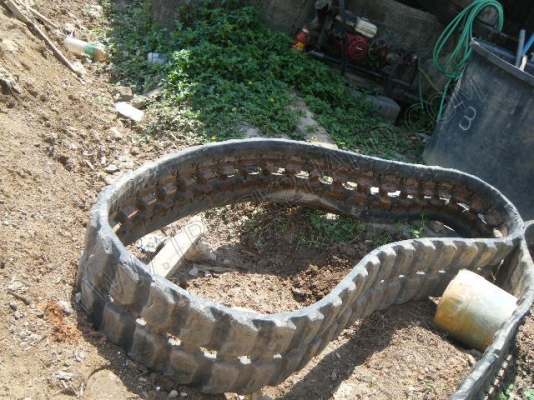 แทร็ครถแบคโฮ สำหรับรถแบคโฮ ยี่ห้อ KOMATSU PC20,PC30 (มีข้างเดียว) แทร็ครถแบคโฮ สำหรับรถแบคโฮ ยี่ห้อ KOMATSU PC20,PC30 (มีข้างเดียว)