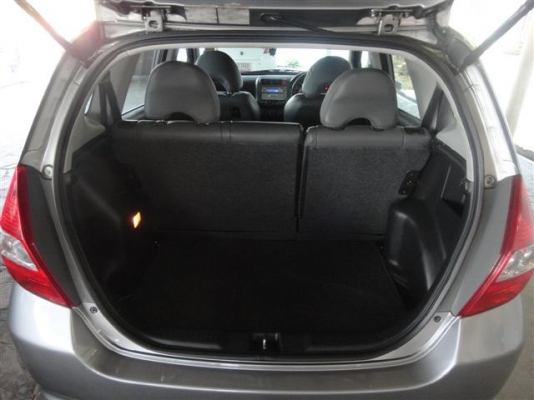 ขาย 2004 Honda Jazz เกียร์ AT รถมือหนึ่ง มี Bookservice สวย พร้อมใช้งาน