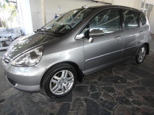 ขาย 2004 Honda Jazz เกียร์ AT รถมือหนึ่ง มี Bookservice สวย พร้อมใช้งาน