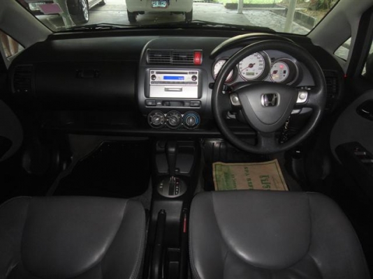 ขาย 2004 Honda Jazz เกียร์ AT รถมือหนึ่ง มี Bookservice สวย พร้อมใช้งาน