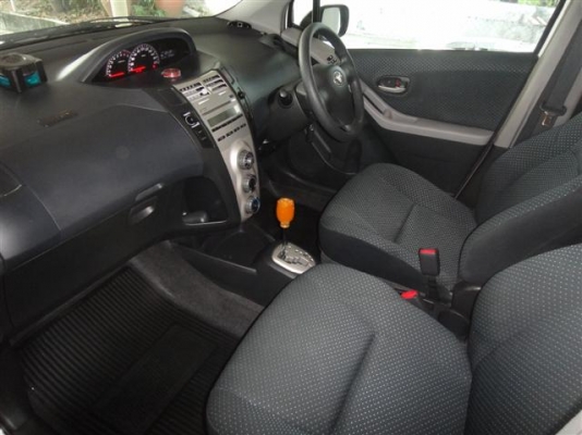 ขาย 2008 TOYOTA YARIS 1.5 E ติดLPG มือหนึ่ง สีขาว รถสวย