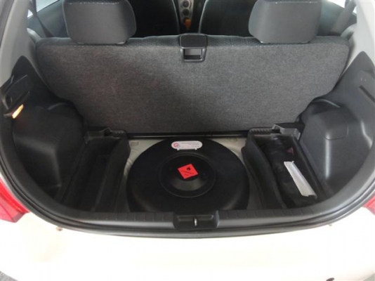 ขาย 2008 TOYOTA YARIS 1.5 E ติดLPG มือหนึ่ง สีขาว รถสวย