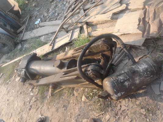 ขายกระบอกดั้มพ์ 15 ตัน พร้อมปั๊มไฮดรอริคราคา 25000 บาท โทร 0877306480 ขายกระบอกดั้มพ์ 15 ตัน พร้อมปั๊มไฮดรอริคราคา 25000 บาท โทร 0877306480