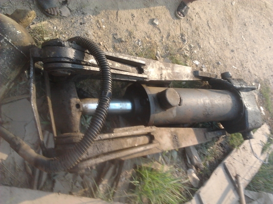 ขายกระบอกดั้มพ์ 15 ตัน  พร้อมปั๊มไฮดรอริคราคา 25000 บาท  โทร 0877306480