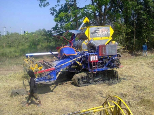 ขายรถเกี่ยวข้าวไทยเส็งตัวเดิน12HT ราคา680,000 บาทเจ้าของขายเองราคาต่อรองได้