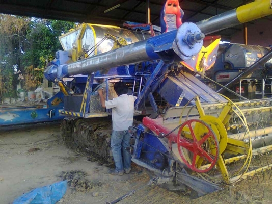 ขายรถเกี่ยวข้าวไทยเส็งตัวเดิน12HT ราคา680,000 บาทเจ้าของขายเองราคาต่อรองได้