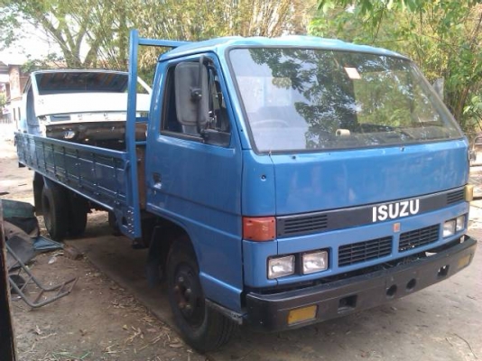 6 ล้อ  ISUZU