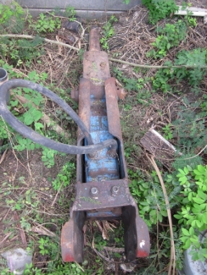 ขาย-หัวกระแทก สำหรับ แบคโฮ PC 40-60 มือสองเก่าญี่ปุ่น สภาพสมบูรณ์พร้อมใช้งาน เพียง 55,000 บาท