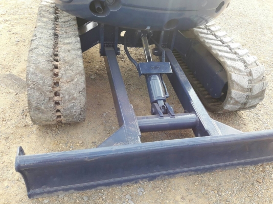 ขายรถแบคโฮ KUBOTA  U-30  เครื่อง V1505  4 สูบ แทรคยาง มีไปท์ปิ้ง คอนโทลสั้น ปั๊มนิ้ว รถนอกนำเข้า  ติดต่อ 089-7949488