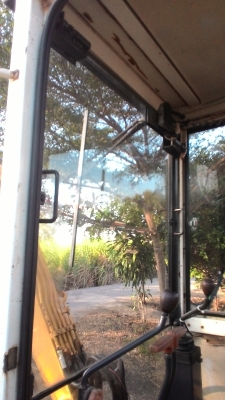 พร้อมขายครับ ลดราคาให้พร้อมส่ง 260000 บาทถ้วน สวยใหม่ แบคโฮ B32 YANMAR เก่านอก ปั้มนิ้ว สเปคเท่า 35 รบบเร็วแรงนิ่ม  มีตู้กัมลังติดแอร์ เช็คให้ใหม่ รอเลอร์ใหม่เทรกหนา โซ่แน่บูดดี