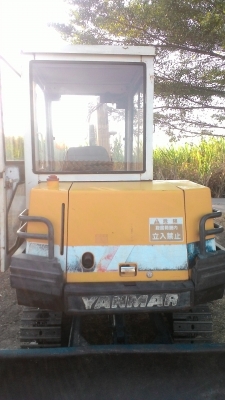 พร้อมขายครับ ลดราคาให้พร้อมส่ง 260000 บาทถ้วน สวยใหม่ แบคโฮ B32 YANMAR เก่านอก ปั้มนิ้ว สเปคเท่า 35 รบบเร็วแรงนิ่ม  มีตู้กัมลังติดแอร์ เช็คให้ใหม่ รอเลอร์ใหม่เทรกหนา โซ่แน่บูดดี