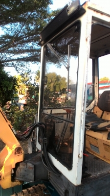 พร้อมขายครับ ลดราคาให้พร้อมส่ง 260000 บาทถ้วน สวยใหม่ แบคโฮ B32 YANMAR เก่านอก ปั้มนิ้ว สเปคเท่า 35 รบบเร็วแรงนิ่ม  มีตู้กัมลังติดแอร์ เช็คให้ใหม่ รอเลอร์ใหม่เทรกหนา โซ่แน่บูดดี