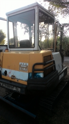 พร้อมขายครับ ลดราคาให้พร้อมส่ง 260000 บาทถ้วน สวยใหม่ แบคโฮ B32 YANMAR เก่านอก ปั้มนิ้ว สเปคเท่า 35 รบบเร็วแรงนิ่ม  มีตู้กัมลังติดแอร์ เช็คให้ใหม่ รอเลอร์ใหม่เทรกหนา โซ่แน่บูดดี