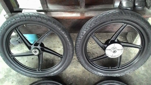 ล้อแม็กแท้ติดรถ เวฟ 110i กับ มีโอ้ ฟรีโน้115 พร้อมยางสวยๆ
