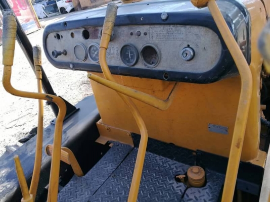 ขายรถ แทรคเตอร์ CAT D4ฝาบางตีนไก่ ช่วงล่างดี เครื่องเดิม สภาพพร้อมใช้งาน เช็คแล้ว