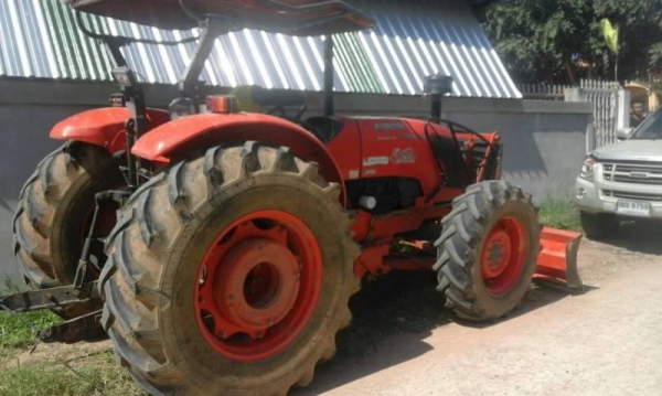 ขายรถแทครเตอร์ คูโบต้า M85ปี56 อุปกรณ์4ชิ้น ดันหน้า ผาน6 ผานสับ เครื่องปลูกอ้อย ทำงาน4พัน ชม. เอกสารทะเบียนครบ