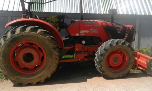 ขายรถแทครเตอร์ คูโบต้า M85ปี56 อุปกรณ์4ชิ้น ดันหน้า ผาน6 ผานสับ เครื่องปลูกอ้อย ทำงาน4พัน ชม. เอกสารทะเบียนครบ